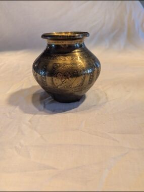 2/40$ Vintage Bras Etched Decorative Vase